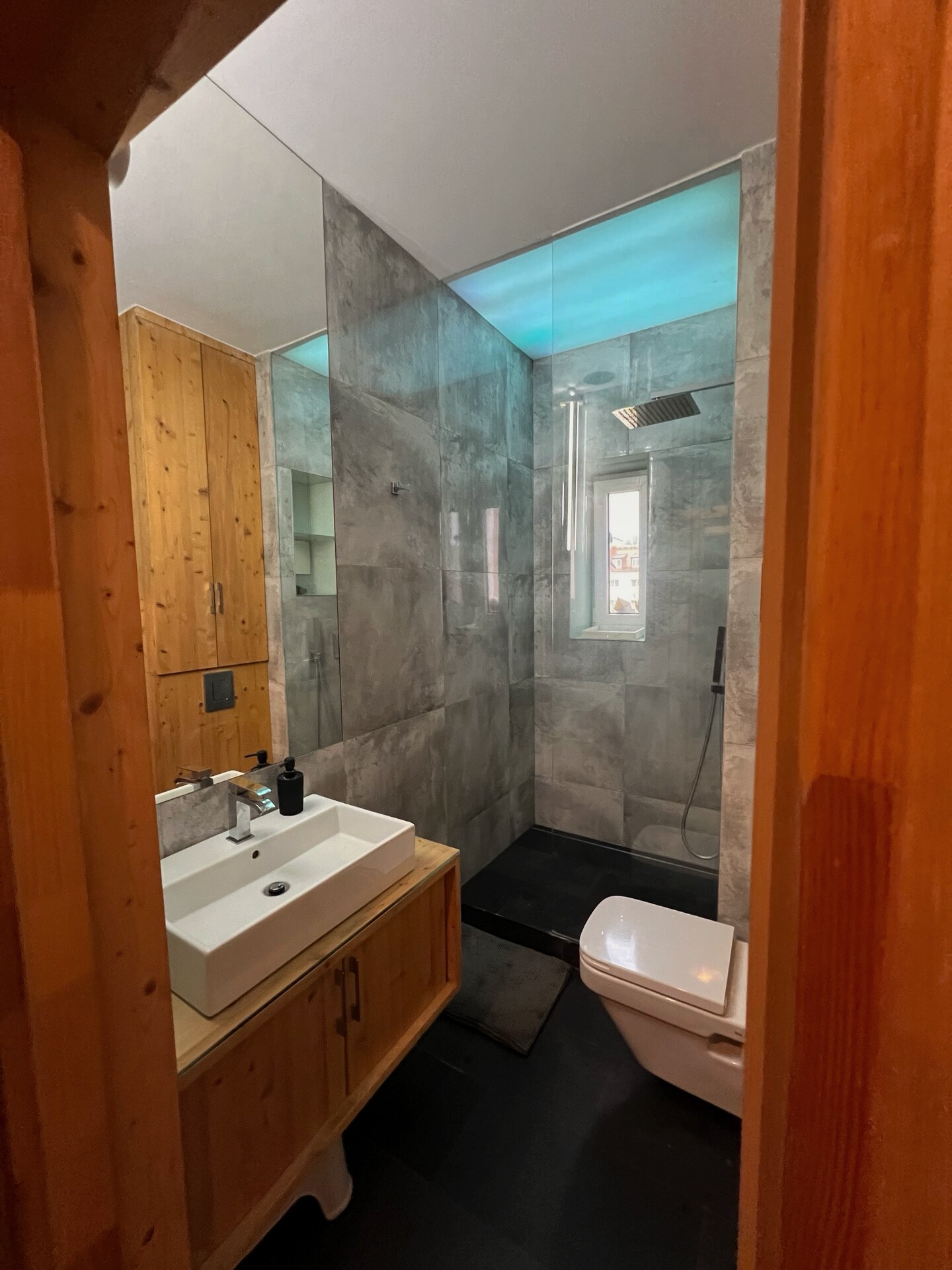 Łazienka z prysznicem walk-in